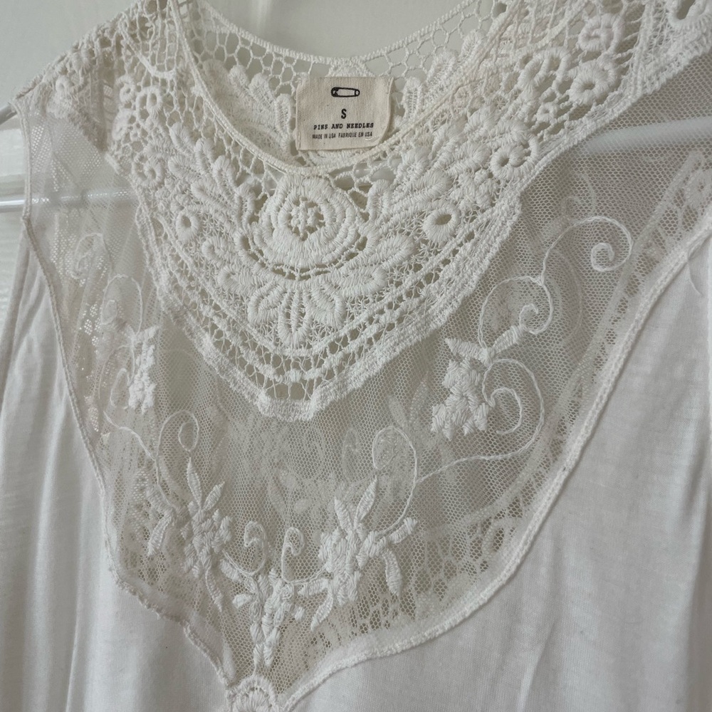 $5! 2 for $10🌹Pins & Needles Ivory Lace Detail Tank Top Sz S - Picture 3 of 9